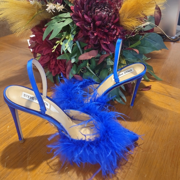 New STEVE MADDEN Woman's Shoes Back Sling SATIN FEATHERS Stiletto Heel Sz 8.5 - Picture 5 of 13